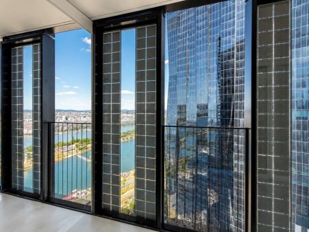 Skyline Vibes Only – Urbanes Westblick-Studio im DC2 Tower - Photo 5