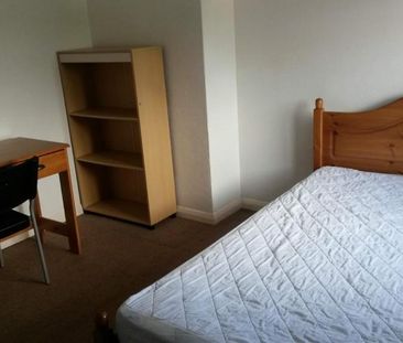 5 bedroom semi-detached house to rent - Photo 2