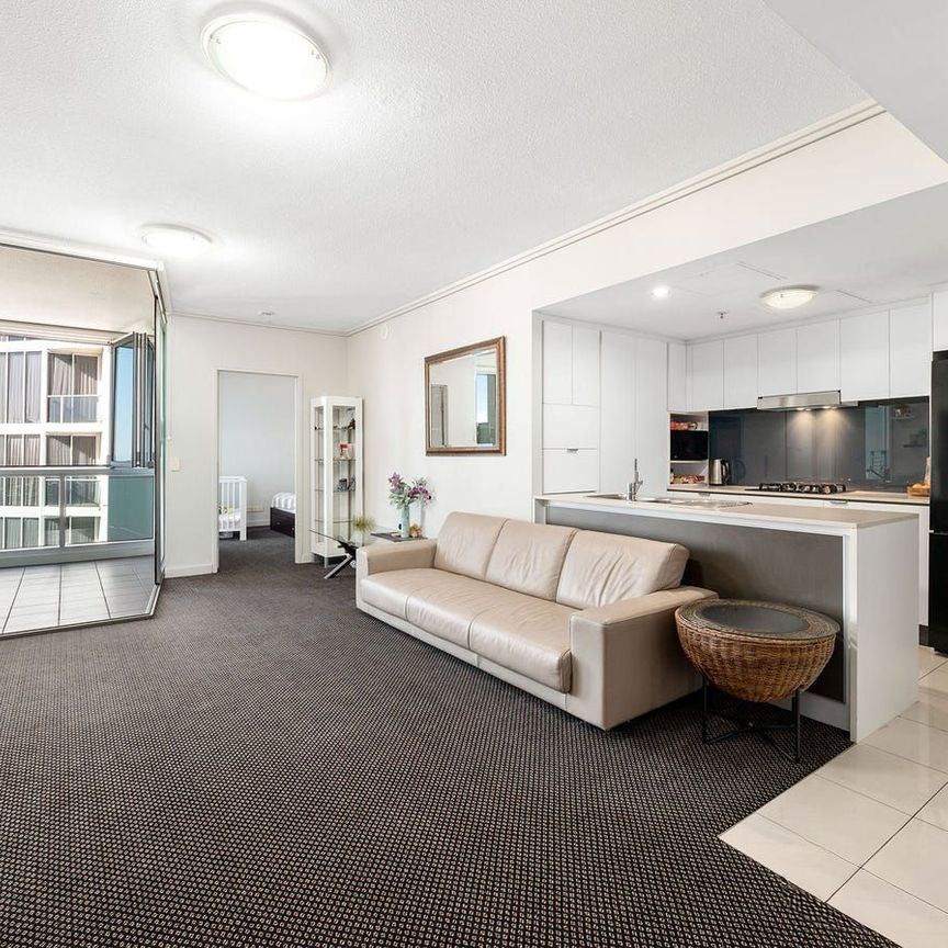 Spectacular City Views - 40th Floor, Furnished, Parking Included - Photo 1