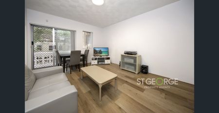 Stylish Apartment Opposite Penshurst Park - Photo 3