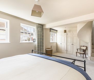 Set in the heart of Chichester, this five bedroom, four bathroom ho... - Photo 6