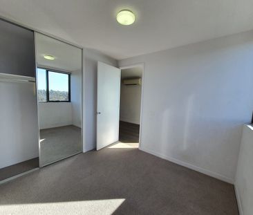 Modern 2 Bedrooms Apartment with Security Parking you can't miss! - Photo 2