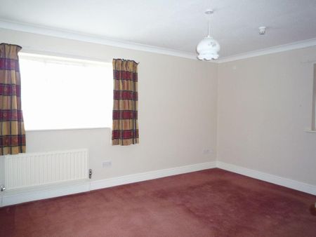 4 bedroom detached house to rent - Photo 3