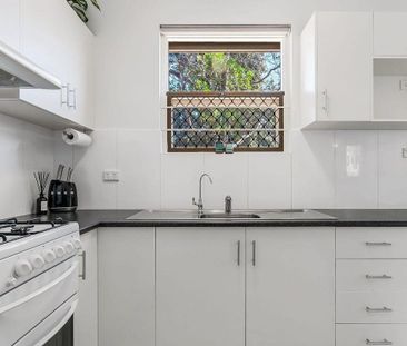 Bright, Low-Maintenance Unit in a convenient Location - Photo 2