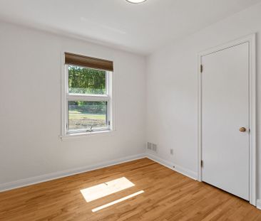 For Lease - 10 Delong Drive, Beacon Hill North - South and Area, Ontario - Photo 3