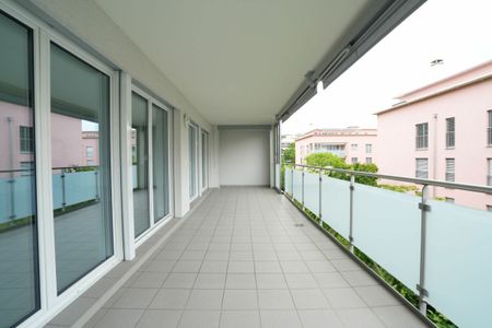 Helle und moderne 5.5-Zimmerwohnung mit Cheminée und grossem Balkon - Photo 5