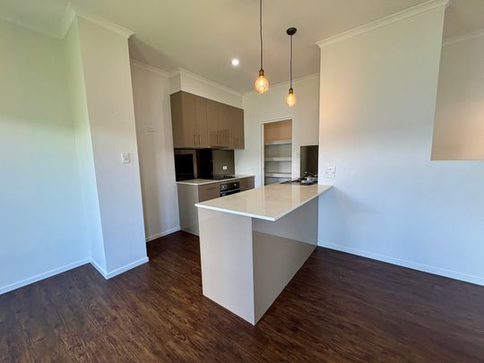 9/2 Carnarvon Court, Oxenford QLD 4210 - Townhouse For Rent | Domain - Photo 1