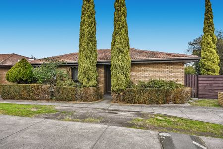 No-Fuss Abode in Convenient Location - Photo 2