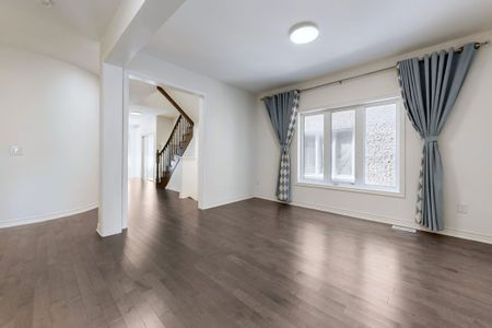 For Lease - 6 Kavanagh Avenue, East Gwillimbury, Ontario - Photo 2