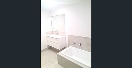 AVAILABLE 16/01/26 - 3 BEDROOM 2 BATH TOWNHOUSE WITH DUCTED AIR - Photo 2