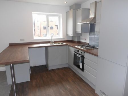 2 bedroom flat to rent - Photo 2