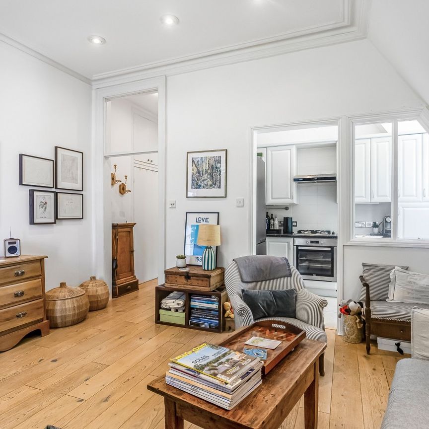 Eton Avenue, London, NW3 - Photo 1