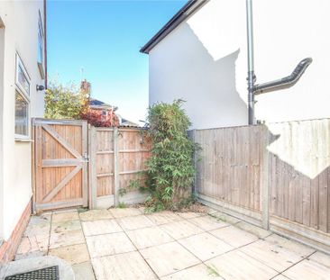 2 bedroom semi-detached house to rent - Photo 2