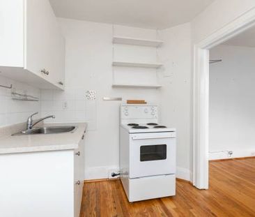 492 MONTROSE AVE. UNIT 11 - Studio/1Bath, Steps from TTC, *UTLS FREE* - Photo 1