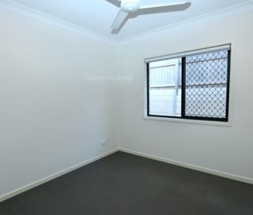 Modern Four Bedroom Springfield Lakes Family Home - Photo 5