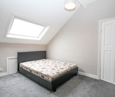 4 bedroom terraced house to rent - Photo 3
