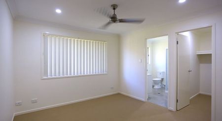Spacious & Modern Family Home in Pimpama! - Photo 2