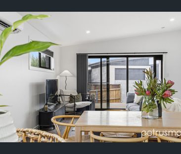 Spacious home in quiet complex - Photo 2