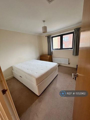 1 bedroom flat to rent - Photo 2