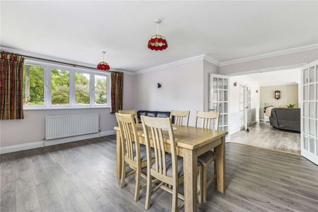 A stunning six bedroom family home situation between Water end and Potten End - Photo 4