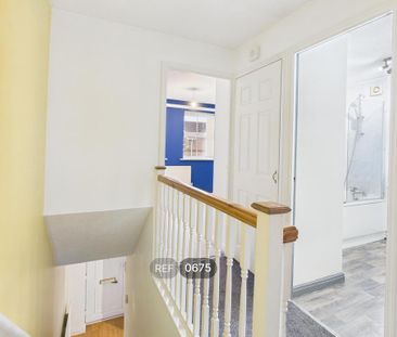 3 bedroom semi-detached house to rent - Photo 3