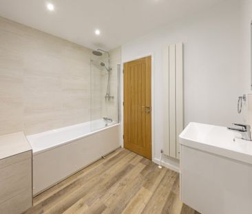 4 bedroom detached house to rent - Photo 5