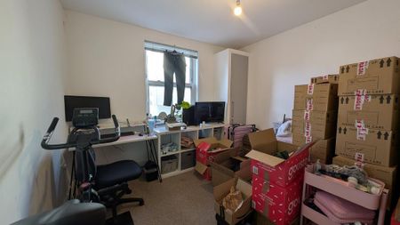 2 bedroom flat to rent - Photo 4