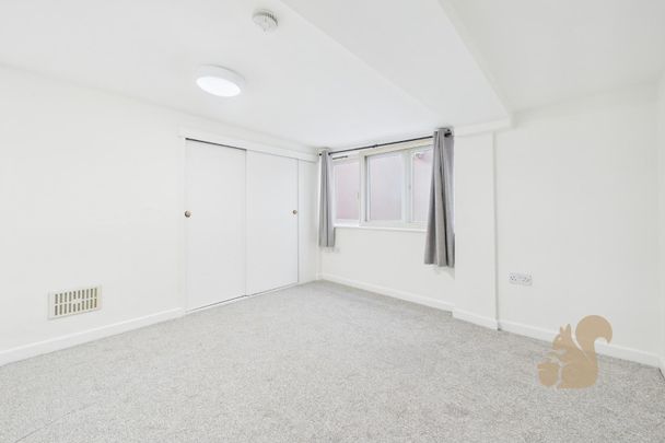 East Hill, Colchester - Photo 1