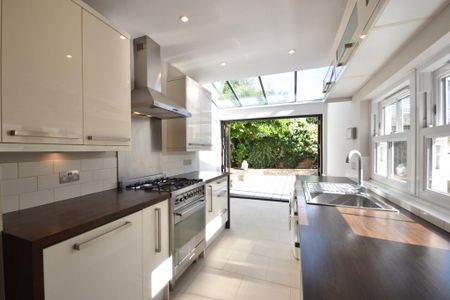 3 bedroom detached house to rent - Photo 5