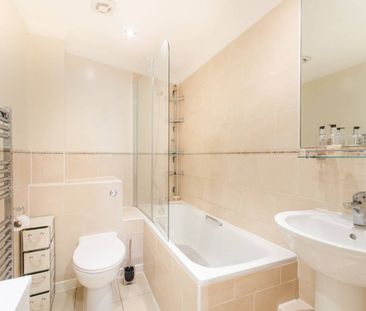 Room in a Shared Flat, Merton Road, SW19 - Photo 2
