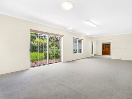 Home like apartment in prime location - Photo 3