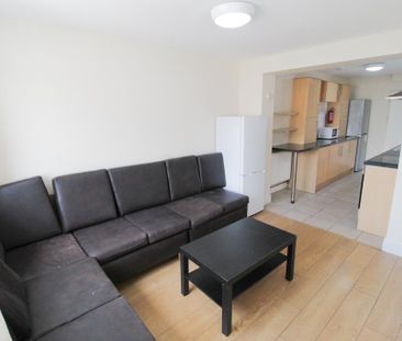 1 bedroom in a house share to rent - Photo 2