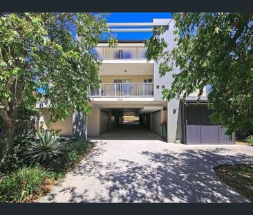 NEWLY Renovated Stunning Large Apartment - Photo 6