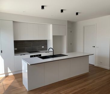 Three Bedroom Townhouse - Photo 3