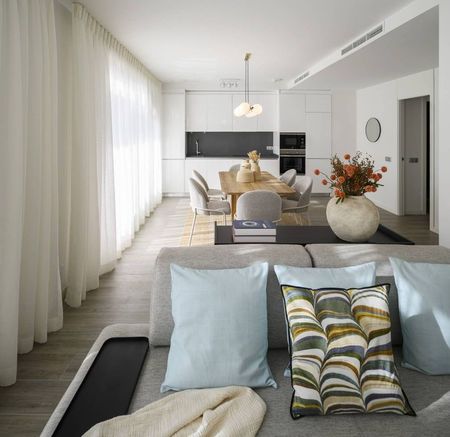 2 bedroom luxury penthouse for rent in Estepona, Andalusia - Photo 2