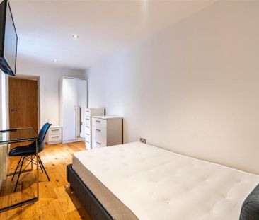 3 bedroom apartment to rent - Photo 4