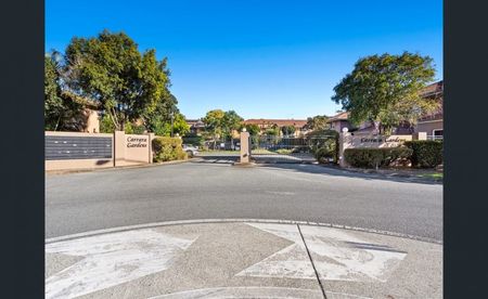 * Short term For Rent - Stylish Townhouse in Carrara - Photo 5