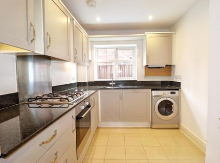 2 bedroom ground floor flat to rent - Photo 2