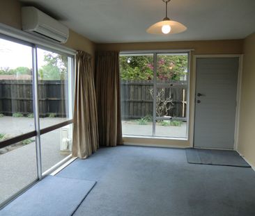 Sunny, Spacious 2 Bedroom Unit in Richmond. - Photo 1