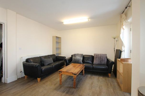 4 bedroom flat to rent - Photo 1