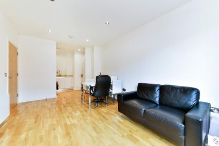 1 bedroom flat to rent - Photo 2