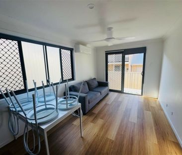 MODERN, FULLY FURNISHED UNIT � EASY LIVING IN A CONVENIENT LOCATION - Photo 3
