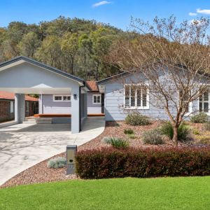 Expansive family Living - Photo 3