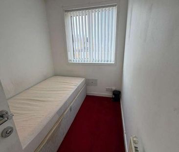 Pennine Way, Harlington, UB3 - Photo 4