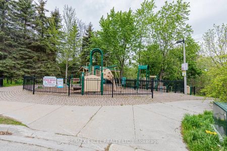 Detached Home For Lease | N9256054 - Photo 2