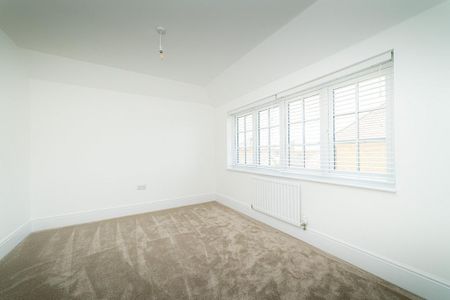 4 bedroom detached house to rent - Photo 3