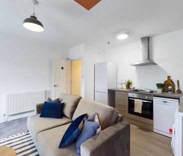 1 bedroom in a house share to rent - Photo 2