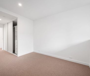 Stunning contemporary 2 bedroom apartment in the McKinnon school zone - Photo 4