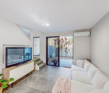 Stylish Townhouse - Photo 1