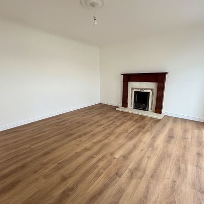 Hill View, Cardiff, Fairwater - Photo 1